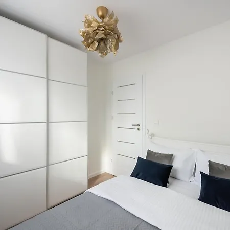 Apartment Chmielna Marble Centre By Bookinghost